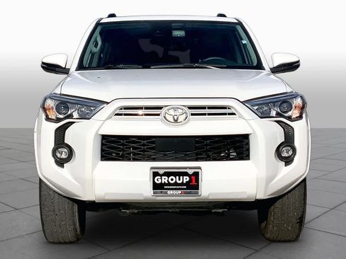 Used 2022 Toyota 4Runner SR5 Premium w/ Moonroof Package AWD/4WD image 4