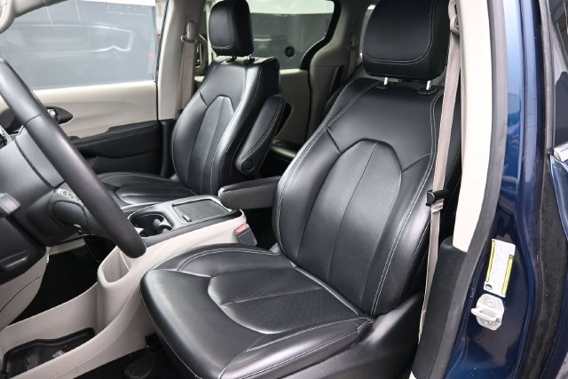 Used 2024 Chrysler Pacifica Limited FWD image 19