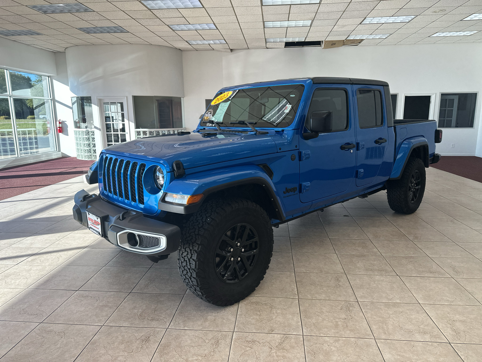 Used 2023 Jeep Gladiator Sport AWD/4WD image 1
