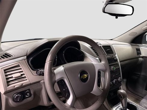 Used 2011 Chevrolet Traverse LS image 11