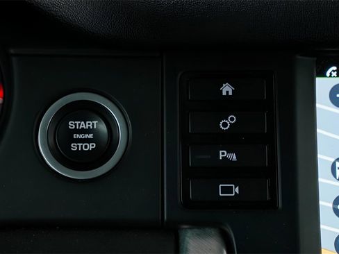 Used 2019 Land Rover Discovery Sport SE image 34