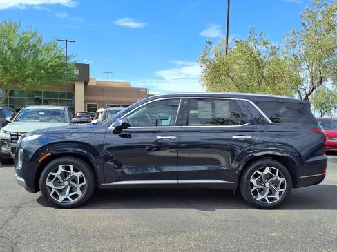 Used 2022 Hyundai Palisade Calligraphy FWD image 3