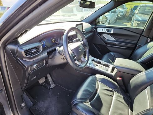 Used 2020 Ford Explorer Platinum w/ Premium Technology Package image 13