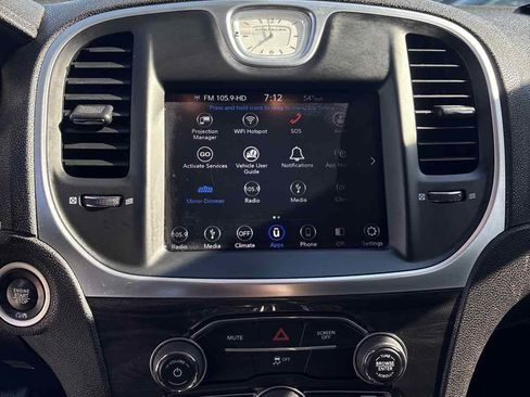 Used 2019 Chrysler 300 Touring image 18