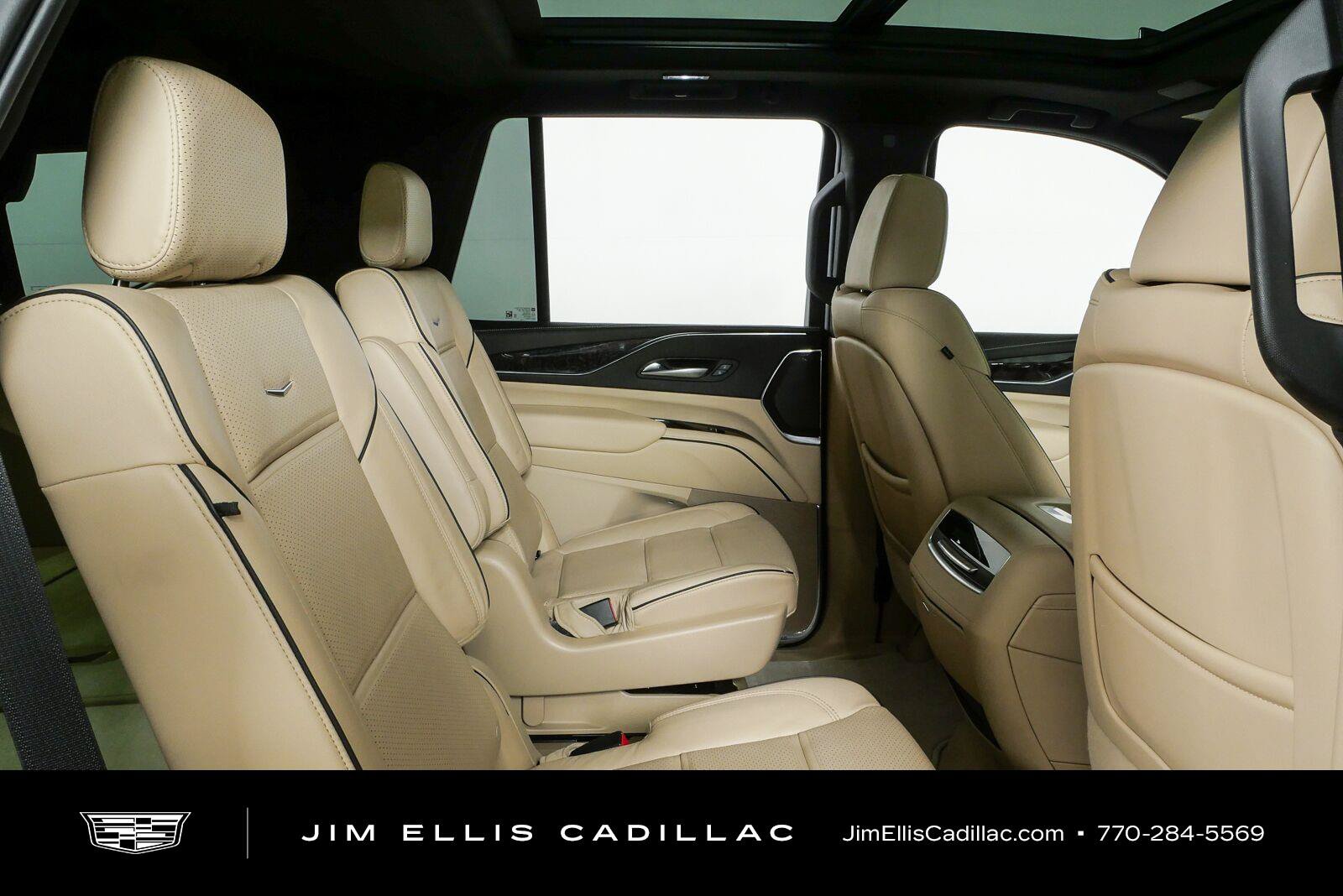 Used 2023 Cadillac Escalade Premium Luxury w/ Performance Package RWD image 23