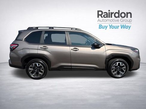 Used 2025 Subaru Forester Premium AWD/4WD image 8