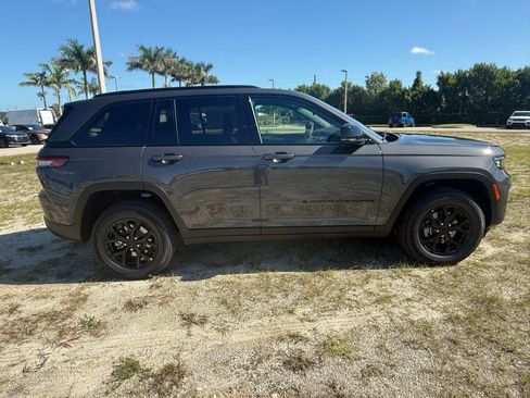 New 2025 Jeep Grand Cherokee Altitude image 2