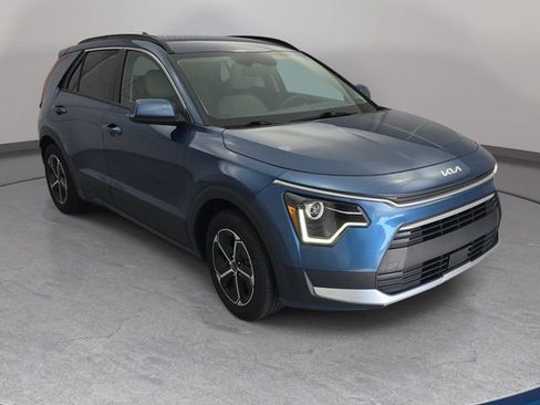 Used 2023 Kia Niro EX FWD image 3