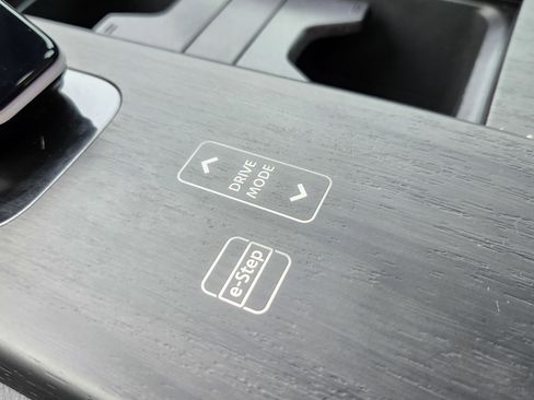 Used 2023 Nissan Ariya FWD image 8