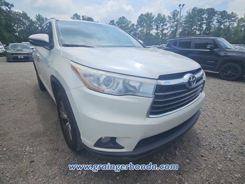 Used 2015 Toyota Highlander XLE FWD image 4
