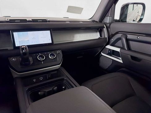 Used 2024 Land Rover Defender 110 S image 23