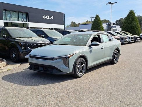 New 2026 Kia K4 LXS image 1