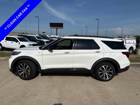 Used 2023 Ford Explorer ST-Line w/ Class IV Trailer Tow Package RWD image 3