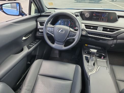 Used 2022 Lexus UX 200 w/ Accessory Package (Z2) FWD image 17
