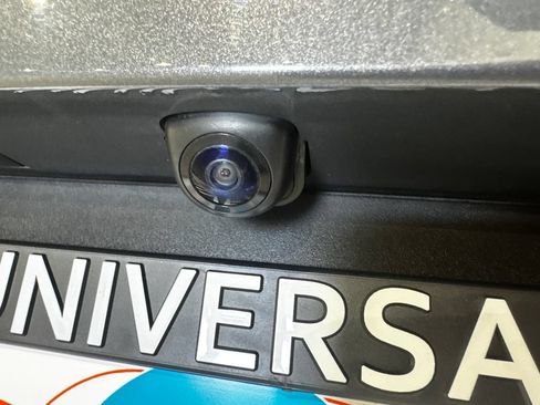 Used 2025 Hyundai Venue Limited FWD image 27