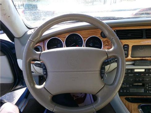 Used 2006 Jaguar XK8 Convertible image 15