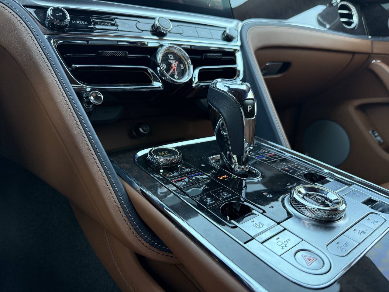Used 2022 Bentley Flying Spur V8 AWD/4WD image 48
