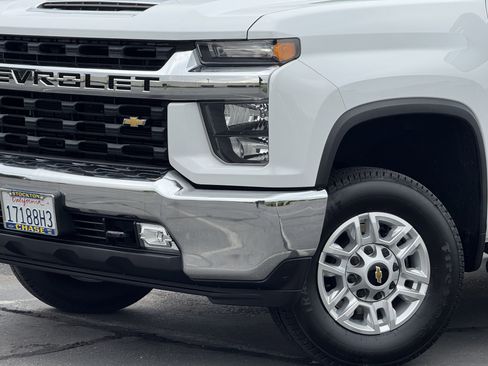 Used 2022 Chevrolet Silverado 2500 LT w/ Convenience Package image 3