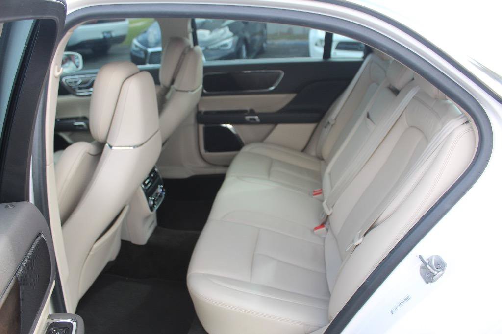 Used 2017 Lincoln Continental Reserve FWD image 12