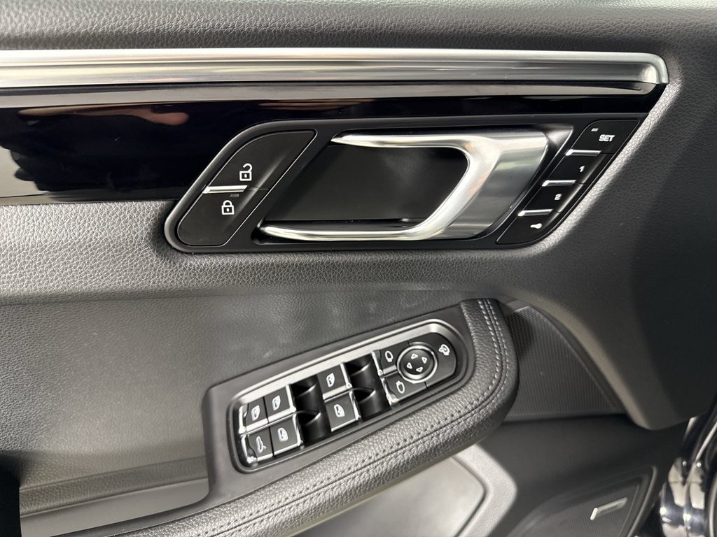 Certified 2024 Porsche Macan S AWD/4WD image 34