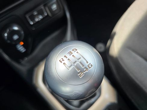 Used 2016 Jeep Renegade Sport w/ Power & Air Group image 20