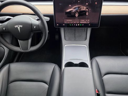 Used 2022 Tesla Model Y Long Range AWD/4WD image 16