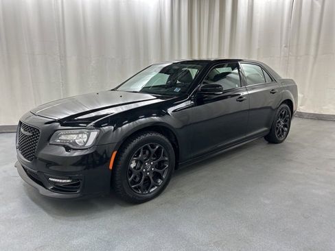 Used 2023 Chrysler 300 Touring L w/ Popular Equipment Group image 2