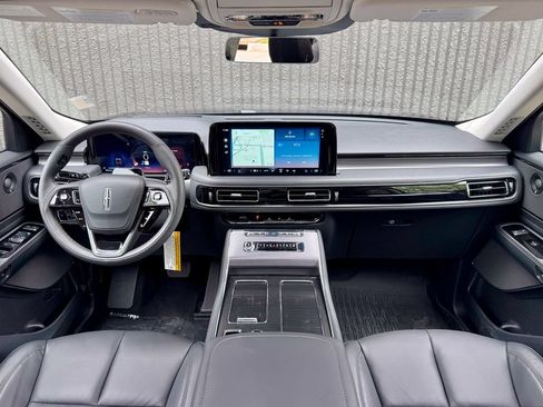 New 2026 Lincoln Aviator AWD image 39