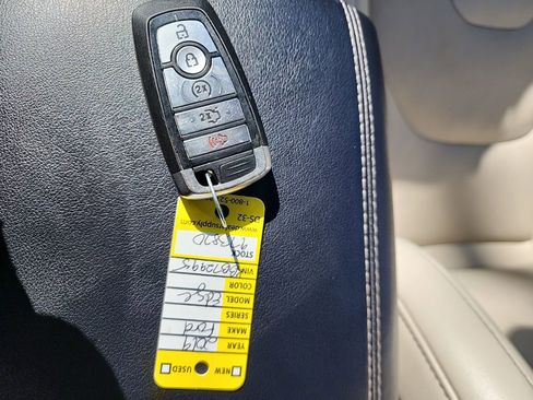 Used 2019 Ford Edge Titanium w/ Equipment Group 301A AWD/4WD image 38