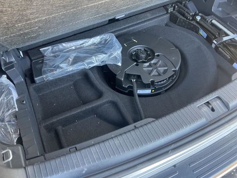 Used 2024 Volkswagen Atlas SEL Premium R-Line image 21