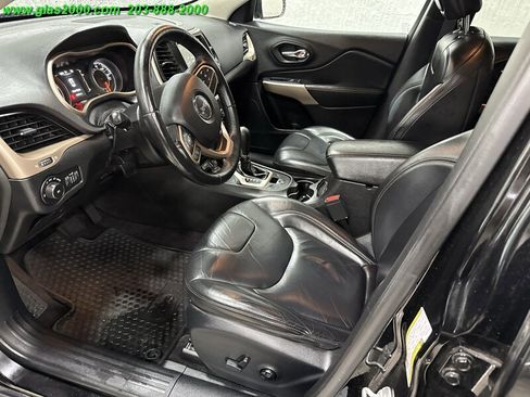 Used 2017 Jeep Cherokee Latitude w/ True North Edition image 3