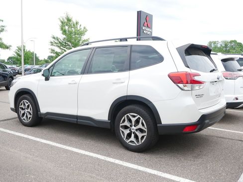Used 2020 Subaru Forester Premium AWD/4WD image 4