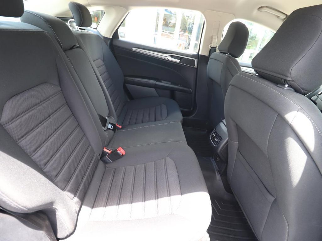 Used 2020 Ford Fusion SE FWD image 23