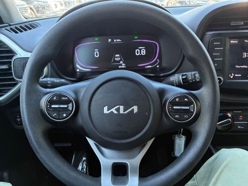 Used 2025 Kia Soul LX w/ LX Technology Package FWD image 25