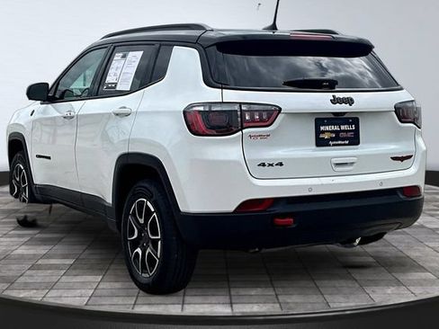 Used 2025 Jeep Compass Trailhawk AWD/4WD image 5