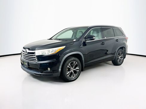 Used 2016 Toyota Highlander XLE AWD/4WD image 3