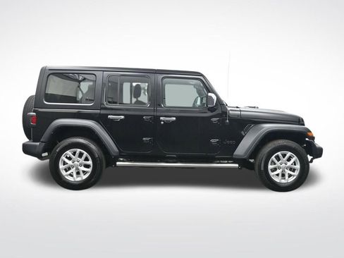 Used 2025 Jeep Wrangler Sahara image 4