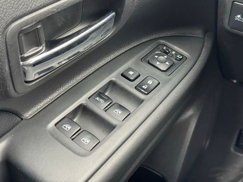 Used 2016 Mitsubishi Outlander ES image 28