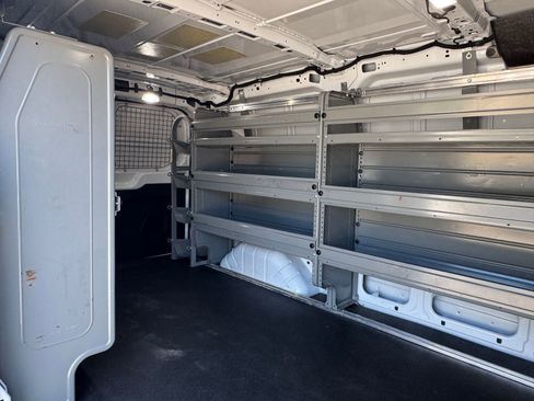 Used 2019 Ford Transit 250 130 Low Roof image 14