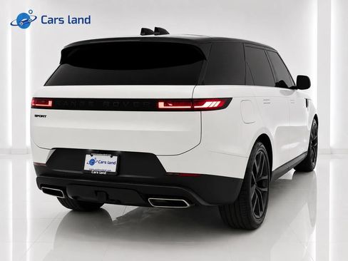 Used 2024 Land Rover Range Rover Sport SE AWD/4WD image 3