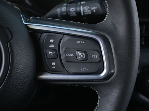 Used 2025 Jeep Wrangler Unlimited Sahara w/ Safety Group AWD/4WD image 19