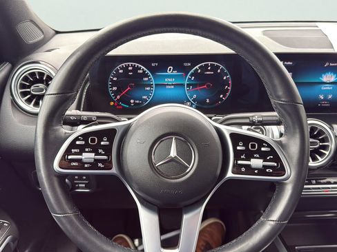 Used 2022 Mercedes-Benz GLB 250 4MATIC image 11