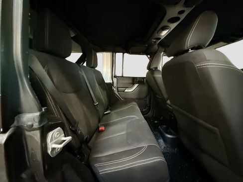 Used 2016 Jeep Wrangler Unlimited Rubicon w/ Connectivity Group AWD/4WD image 23