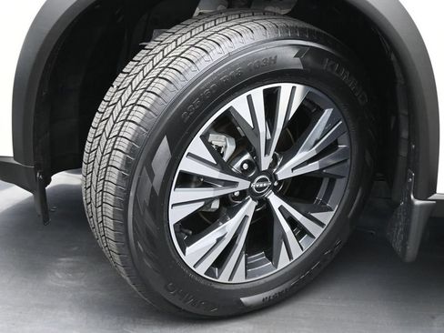 Used 2023 Nissan Rogue SV FWD image 18