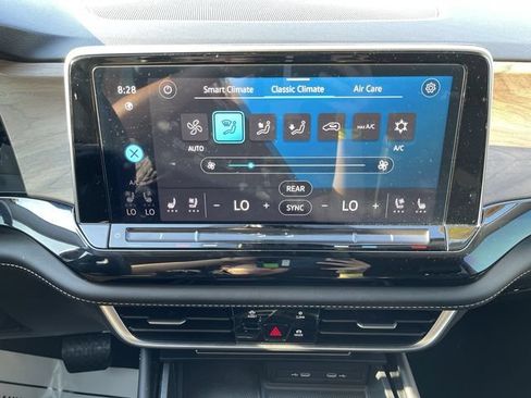 Used 2024 Volkswagen Atlas SE AWD/4WD image 19
