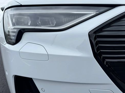 Used 2021 Audi e-tron Premium Plus w/ Premium Plus Package AWD/4WD image 15
