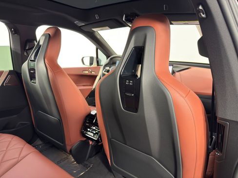 Used 2023 BMW iX M60 w/ Executive Package image 40