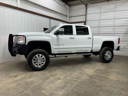 Used 2016 GMC Sierra 2500 Denali w/ Driver Alert Package image 8