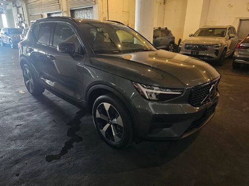 Certified 2026 Volvo XC40 B5 Core w/ Climate Package AWD/4WD image 5