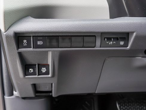 Used 2024 Toyota Sienna LE image 18